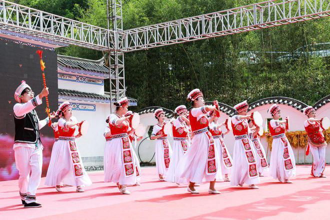 白族本主文化广场_几句话总结白族文化_白族民俗文化旅游