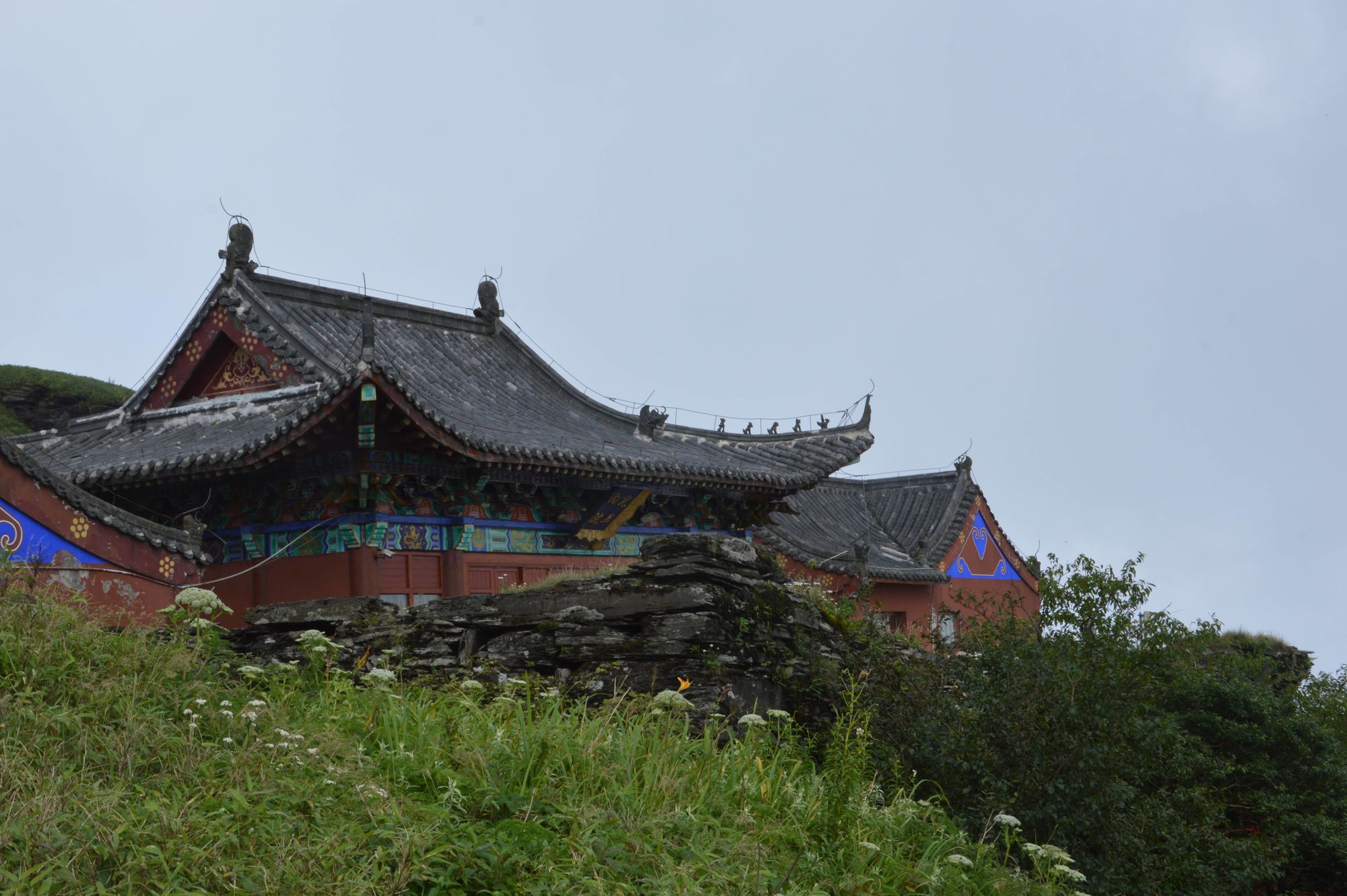 梵净山上面的庙是怎么建造的_庙是苏武庙碑是李陵碑_王母观山 庙书院玉皇