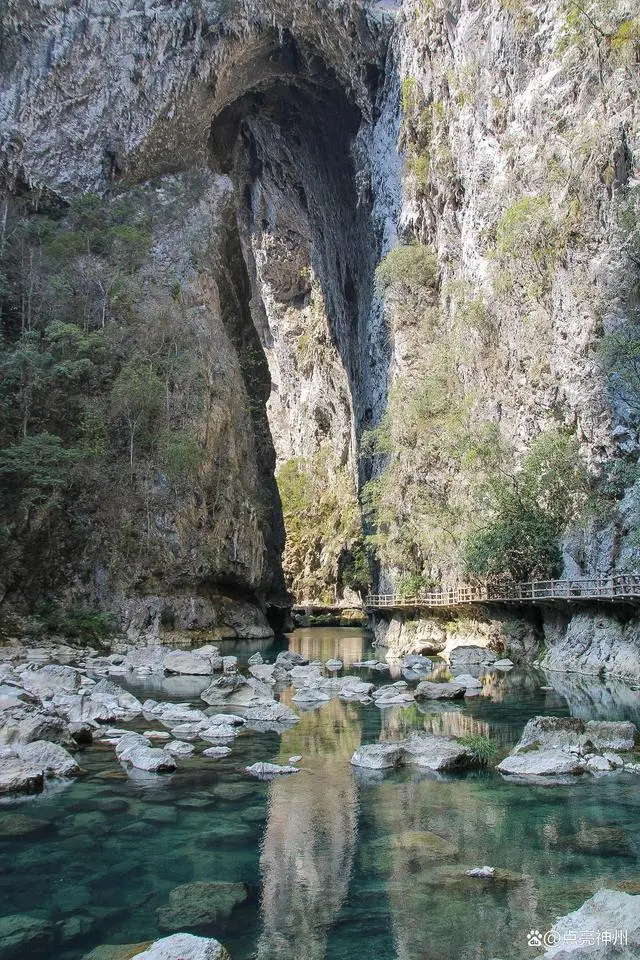 梵净山上面的庙是怎么建造的_庙是苏武庙 碑是李陵碑_庙是什么庙,碑是李陵碑