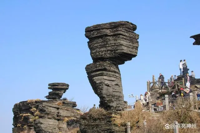 庙是什么庙,碑是李陵碑_梵净山上面的庙是怎么建造的_庙是苏武庙 碑是李陵碑