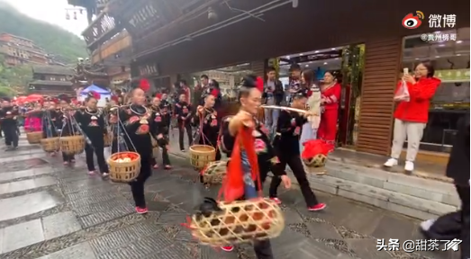 泉州娶外地女孩结婚礼金习俗_新疆结婚习俗_新疆少数民族习俗