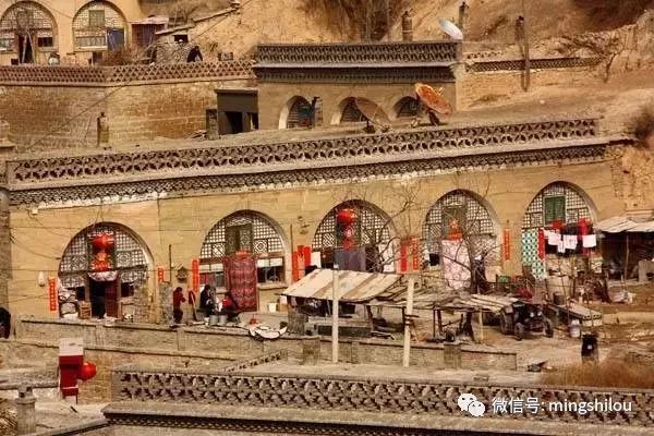 并称中国古代三大宫殿式建筑_古代宫殿大门前成对的石狮一般都是_古代宫殿名称