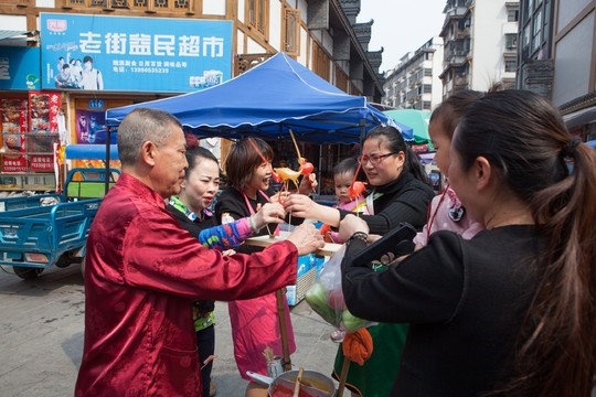 吹糖人的传承人_河南吹糖人非遗传承人_吹糖人 非遗