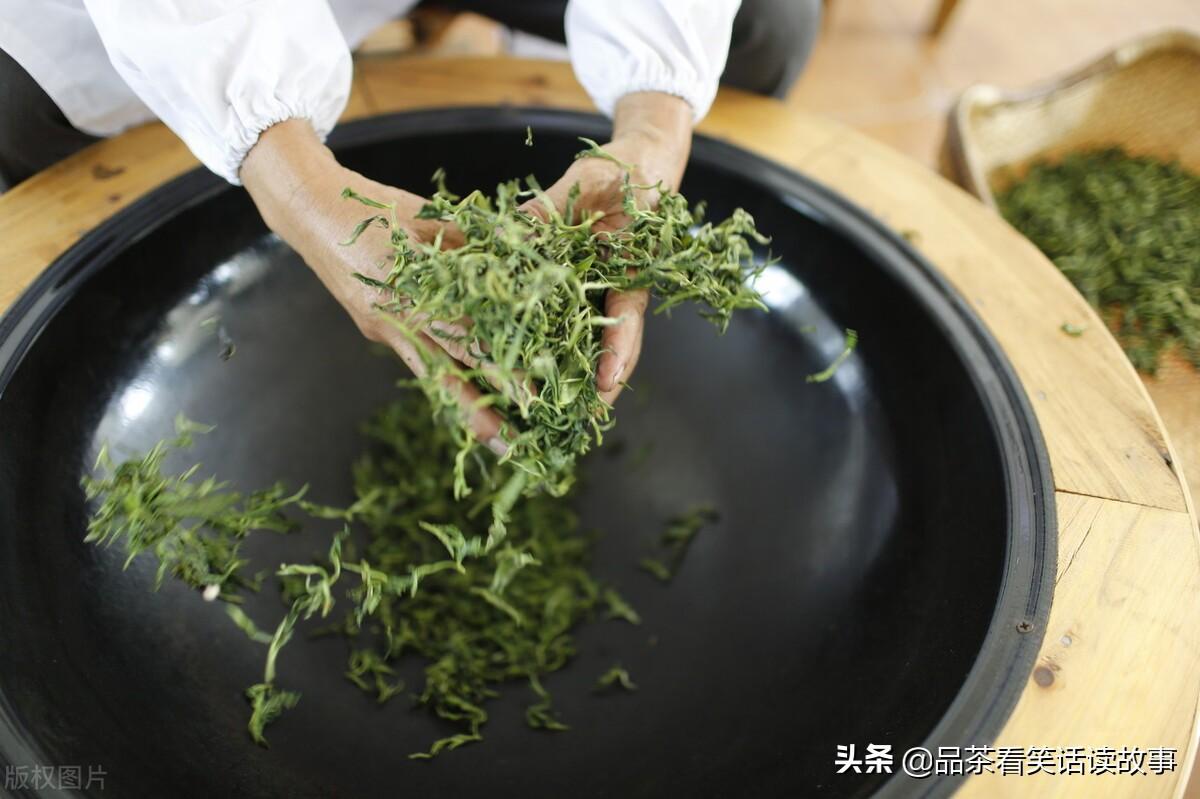 喝酒喝绿茶能解酒吗_喝酒喝多了喝绿茶管用吗_绿茶喝酒的后果