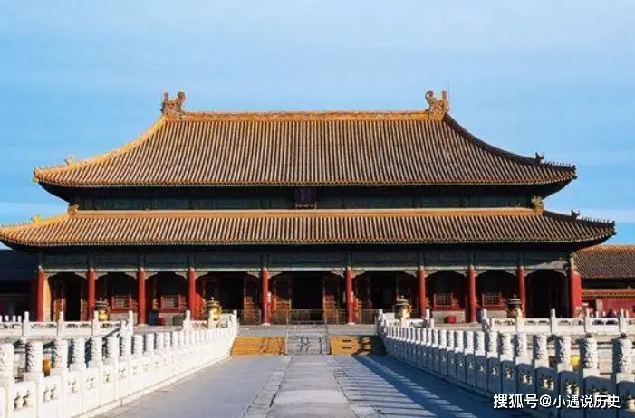 我国的建筑从古代的宫殿_宫殿古代建筑国画图片_中国古代宫殿建筑风格